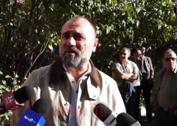 Ասում էր բոլորին շինելու եմ, հետո դոմփել բառն էր գրել, հիմա էլ Փաշազադեին սրտիկներ է ցույց տալիս. տեսանյութ