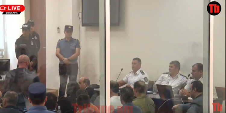 Միջադեպ դատարանում.եթե մաքուր իրավաբանություն եք անում,ասեք`էս մարդիկ ոնց կարող են գործին խոչընդոտել. տեսանյութ