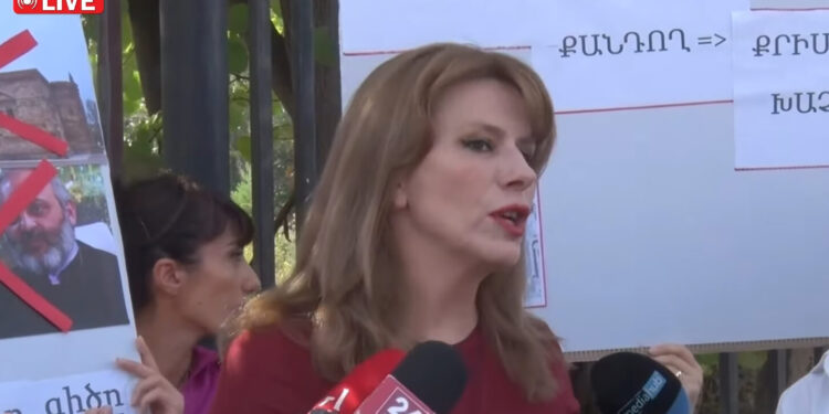 Նիկոլի լրտեսը գալիս է մոտիկ, նստացույց ենք անելու. ցուցարար. տեսանյութ