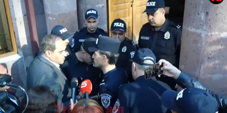 Մի հատ հարցրեք՝ էս հիմնարկը աշխատու՞մ ա, թե՞ չէ, կարող ա չի աշխատում, դուք էլ պահում եք. տեսանյութ