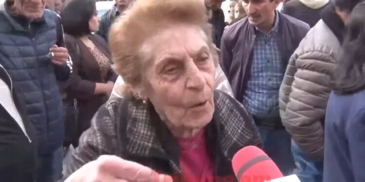 Գյումրեցին, իր ջարդված ձեռքով, Փաշինյանին նորից ձայն չի´տա, վերևները ասեք, որ դա խուլիգանություն է. տեսանյութ