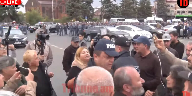 Ծեծկռտուք` քաղաքացիների միջև, Գյումրիում մթնոլորտն ավելի է թեժանում. տեսանյութ