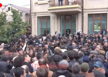 Բախումներ ԱԱԾ ջոկատայինների և գյումրեցիների միջև. տեսանյութ