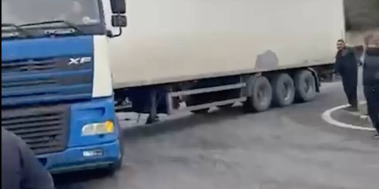 Հայ-վրացական սահմանի բոլոր անցակետերում բեռնատարների համար ճանապարհը երկկողմանի փակ է. բողոքի ակցիան շարունակվում է