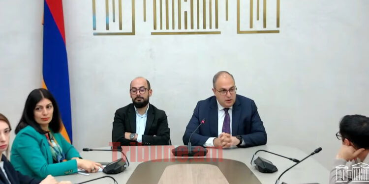 Ես չգիտեմ ով ում քեռակինն է. Վարդանյանը՝ աղմկահարույց տեսանյութի մասին. տեսանյութ