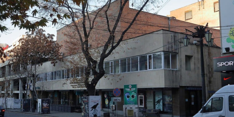 Ինչո՞ւ չեն փոխվել Ստանիսլավսկու անվան թատրոնի 70 տարեկան աթոռները. «Փաստ»