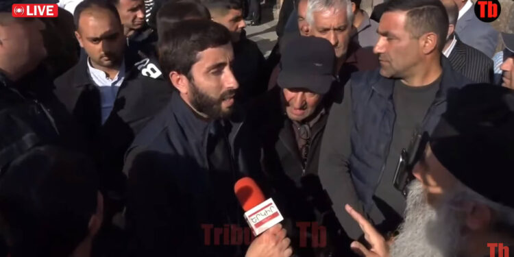 Իմ օծումը ո՞վ ա վերցրել. կարգալույծի անշնորհք պահվածքը՝ հայր Շնորհքի հետ. տեսանյութ