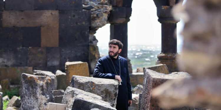 Կարգալույծ արված Ստեփան Ասատրյանը հրավիրում է Սուրբ Հովհաննավանք` մասնակցելու պատարագին. պատարագը կմատուցի նա