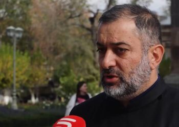 Տեր–Արամին փոխարինող քահանային անիծել է, ընկել, ոտքը կոտրել. «Հրապարակ»