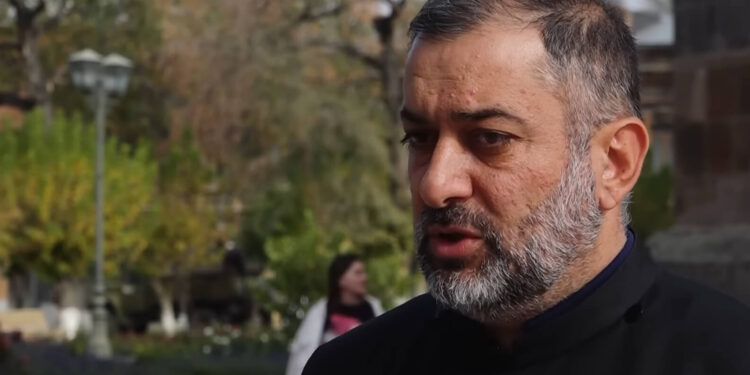 Տեր–Արամին փոխարինող քահանային անիծել է, ընկել, ոտքը կոտրել. «Հրապարակ»