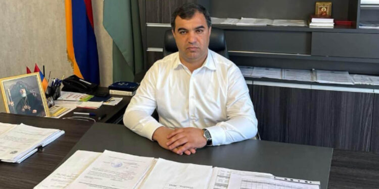 Փարաքար համայնքի ղեկավարի uպանnւթյան մեջ մեղադրվողն ասել է` կրшկել սովորել է գերեզմшնատան տարածքում. «Հետք»