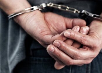 Առաջիկայում նոր աղմկոտ ձերբակալություններ են սպասվում. դիտակետում են երկու մարզպետ եւ մեկ նախարար. «Իրավունք»