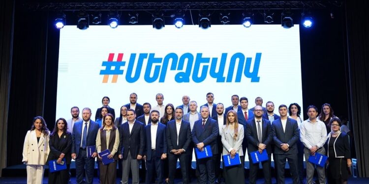 Փակ հանդիպում «Մեր ձեւով» շարժման անդամների եւ ՀՀ-ում ԵՄ պատվիրակության ներկայացուցիչների միջեւ. «Ժողովուրդ»