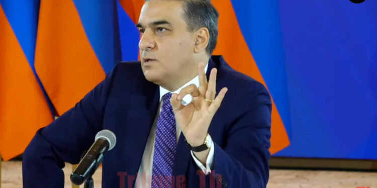 «Պրիվետ, Ռոբի» տակից չեն կարողանում դուրս գալ, Սոնային սպանեցին, տեսեք ոնց է տակից դուրս գալիս. տեսանյութ