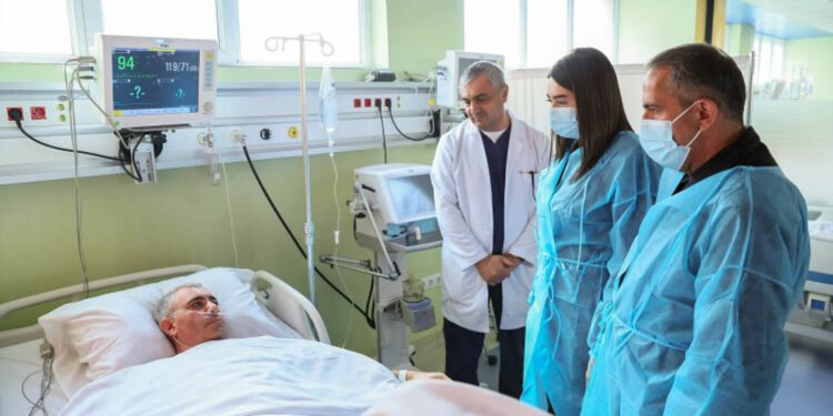 Վնասվածքներ ստացած փրկարարների կյանքին վտանգ չի սպառնում․ ՆԳ նախարարը տեսակցել է հրշեջ-փրկարարներին