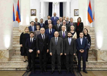 Օրենսդիր և գործադիր իշխանության ներկայացուցիչները երեկ հերթով ընդունել են ՀՀ-ում ԵՄ անդամ երկրների դեսպաններին․ ի՞նչ ունեն խոսալու․ «Հրապարակ»