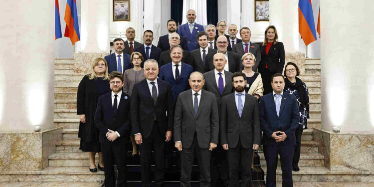 Օրենսդիր և գործադիր իշխանության ներկայացուցիչները երեկ հերթով ընդունել են ՀՀ-ում ԵՄ անդամ երկրների դեսպաններին․ ի՞նչ ունեն խոսալու․ «Հրապարակ»