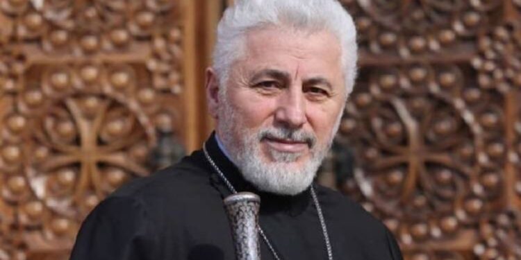 «Բոլոր ժամանակներում Քրիստոսի հետևորդներին հալածել են արծաթասեր ու դավաճան իշխանավորները, նրանց նպատակն է լոկ վարկաբեկել, իսկ ես նախընտրում եմ գործ անել, գործն է իմ պատասխանը». Եզրաս Սրբազան