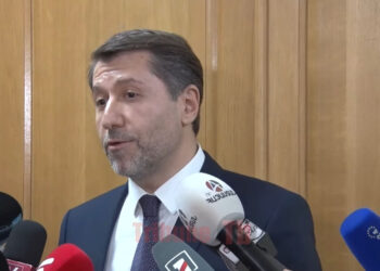 Կհեռանամ սկանդալով. Կարեն Անդրեասյանը պնդում է, որ Փաշինյանի նկարը էլ չկա գլխավերևում. տեսանյութ