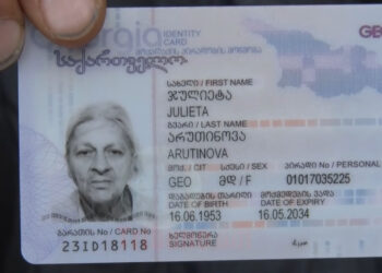 Եթե մորս տեսնեք, խնդրում եմ զանգեք, ոստիկաններից վիրավորված եմ. որդին կորցրել է մորը. տեսանյութ