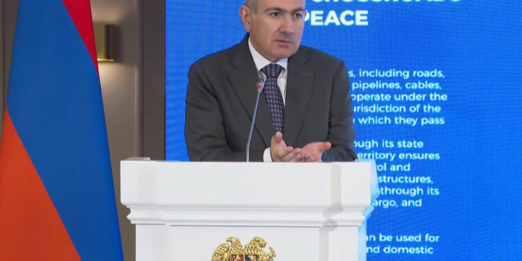 Իրանք էլ ասում են՝ ինչի՞ են մինչև հիմա Ղարաբաղի դրոշները ԱԺ-ում դրած, եկեք ասենք Գյոյչա. Փաշինյան. տեսանյութ