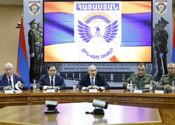 Փաշինյանը հանդիպել է ԶՈՒ ղեկավար կազմի օպերատիվ հավաքի մասնակիցների հետ