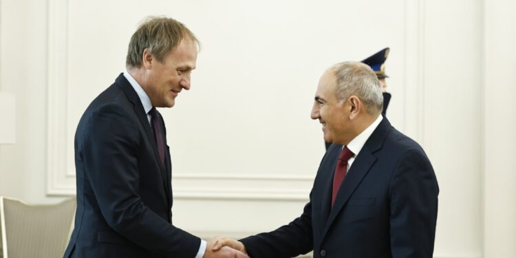 «Թվայնացման գործընթացը Հայաստանում համարվում է առաջնահերթություն». Փաշինյանն ընդունել է Proud Engineers ընկերության հիմնադիր Տաավի Կոտկային