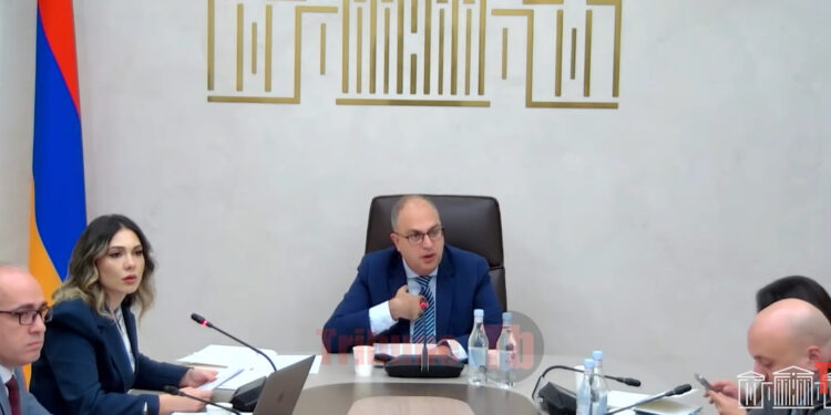 Մյուս անգամ անանուն նկատողություն չանե՛ք. Գալյանի դեմքը, երբ լրագրողին դուրս հանեցին. տեսանյութ