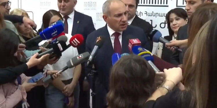 Ո՞վ ա որոշում՝ պատարագին ծափ տա՞ն, թե՞ չէ. Փաշինյան. տեսանյութ