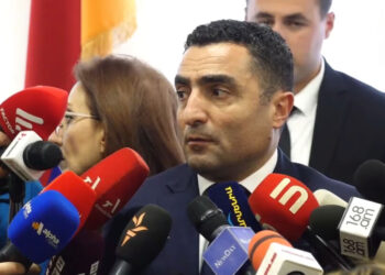 Ռոմանոս Պետրոսյանը վիրավորեց լրագրողներին ու ստացավ պատասխանը. տեսանյութ