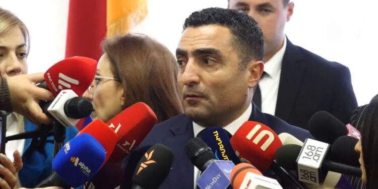 Ռոմանոս Պետրոսյանը վիրավորեց լրագրողներին ու ստացավ պատասխանը. տեսանյութ