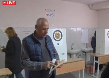 Ցուցադրում է թիվ 7 քվեաթերթիկն ու քվեարկում 14/04-ում. Իրան եմ ուզել, իրան էլ քվեարկել եմ. տեսանյութ