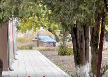 Մեքենայից հսկում են 14/04 ընտրատեղամասի շարժը. տեսանյութ