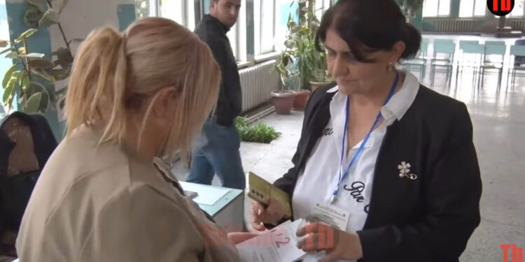 Հայերեն չեմ կարդում. ընտրողը չէր կարողանում կարդալ, որ քվեարկի. 14/17. տեսանյութ