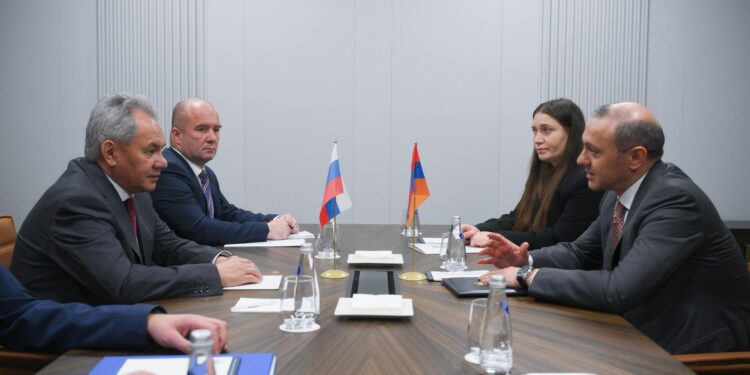 «Կովկասում տիրող իրավիճակը պահանջում է մշտական ուշադրություն». Շոյգուն՝ Արմեն Գրիգորյանին