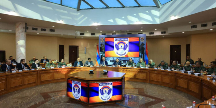 Պապիկյանը հանդիպել է ԶՈՒ ղեկավար կազմի հետ անցկացվող քառօրյա օպերատիվ հավաքների մասնակիցներին