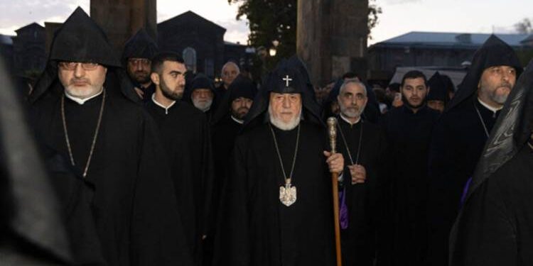 Եկեղեցու դեմ արշավին ներգրավել են նաև դեսպաններին. «Հրապարակ»