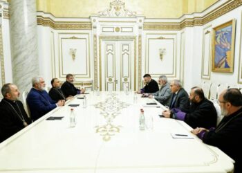 Որոշ հոգևորականներ պատանդ են Նիկոլ Փաշինյանի ձեռքում․ «Հրապարակ»