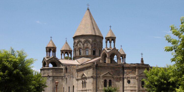 Կառավարությունը առաջարկում է Մայր Աթոռին հողեր տրամադրել ոչ թե սեփականության, այլ օգտագործման իրավունքով