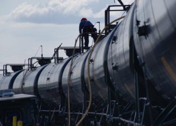 Ադրբեջանը նավթամթերքի առաջին խմբաքանակն է արտահանել Հայաստան. APA