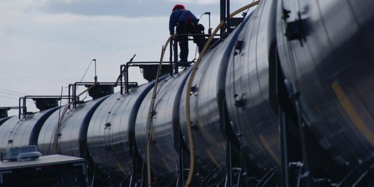 Ադրբեջանը նավթամթերքի առաջին խմբաքանակն է արտահանել Հայաստան. APA