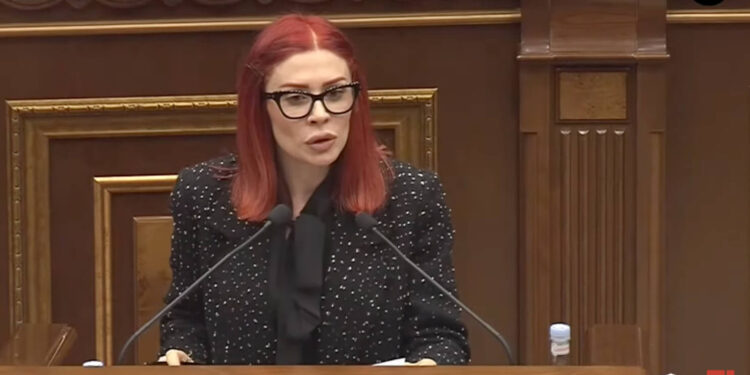 Սրա հեղափոխականը ո՞րն ա. Ագնեսա Խամոյան. տեսանյութ