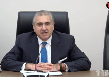 Ջեբը պլան գցե՞լ. Արշակ սրբազանը վեհափառի թիկունքին է, տեսան չի ստացվում, խայտառակ մեղադրանք դրեցին. Արթուր Խաչատրյան. տեսանյութ