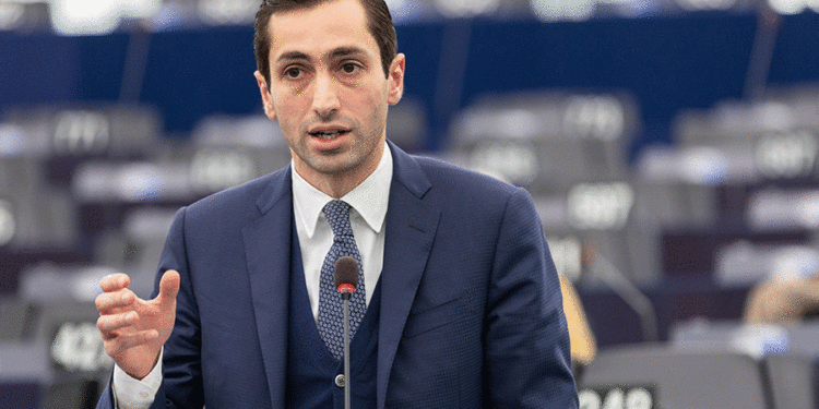 Ո՞վ է պաշտպանում քաղաքացուն բանկային զեղծարարությունից