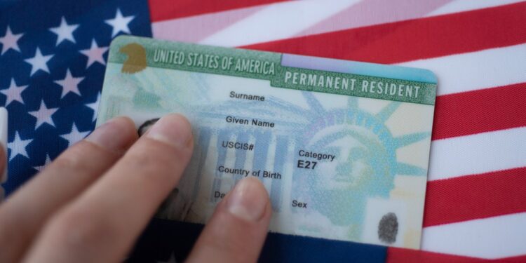 Թրամփի հանձնարարությամբ ԱՄՆ-ում կասեցվել է «գրին քարտի» խաղարկության ծրագիրը