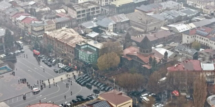 Տոտալ ձախողում՝ Գյումրիում. «հակապատարագները»՝ կուսակցական ժողովներ. «Փաստ»