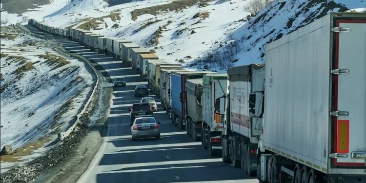 Վերին Լարսում սահմանափակվել է բեռնատարների որոշ տեսակների երթևեկությունը