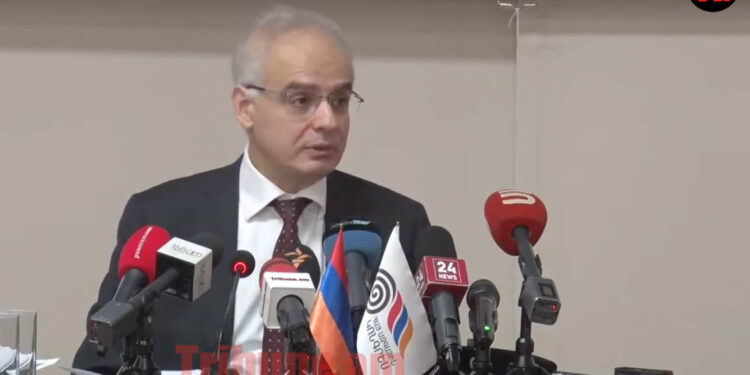 Լևոն Տեր-Պետրոսյանն ասաց`քո հետ բանավիճելու բան չկա, դու փաստաթղթերը հրապարակի. տեսանյութ