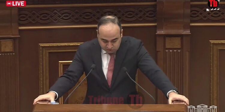 Արցախից տեղահանված քանի մարդ է ՀՀ քաղաքացիություն ստացել․ փոխնախարարի զեկույցը