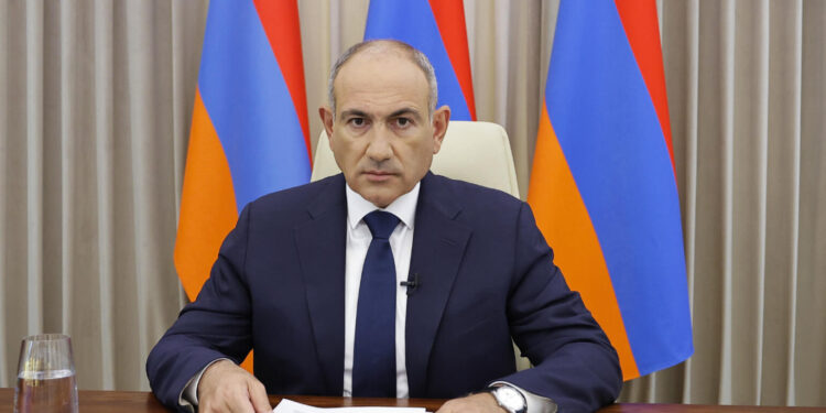 Փաշինյանն առաջարկում է՝ պետական օրհներգը հնչեցնելուց բացի, եկեղեցիներում դրվի նաև ՀՀ պետական դրոշը